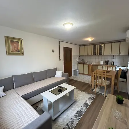 Elida Apartment *